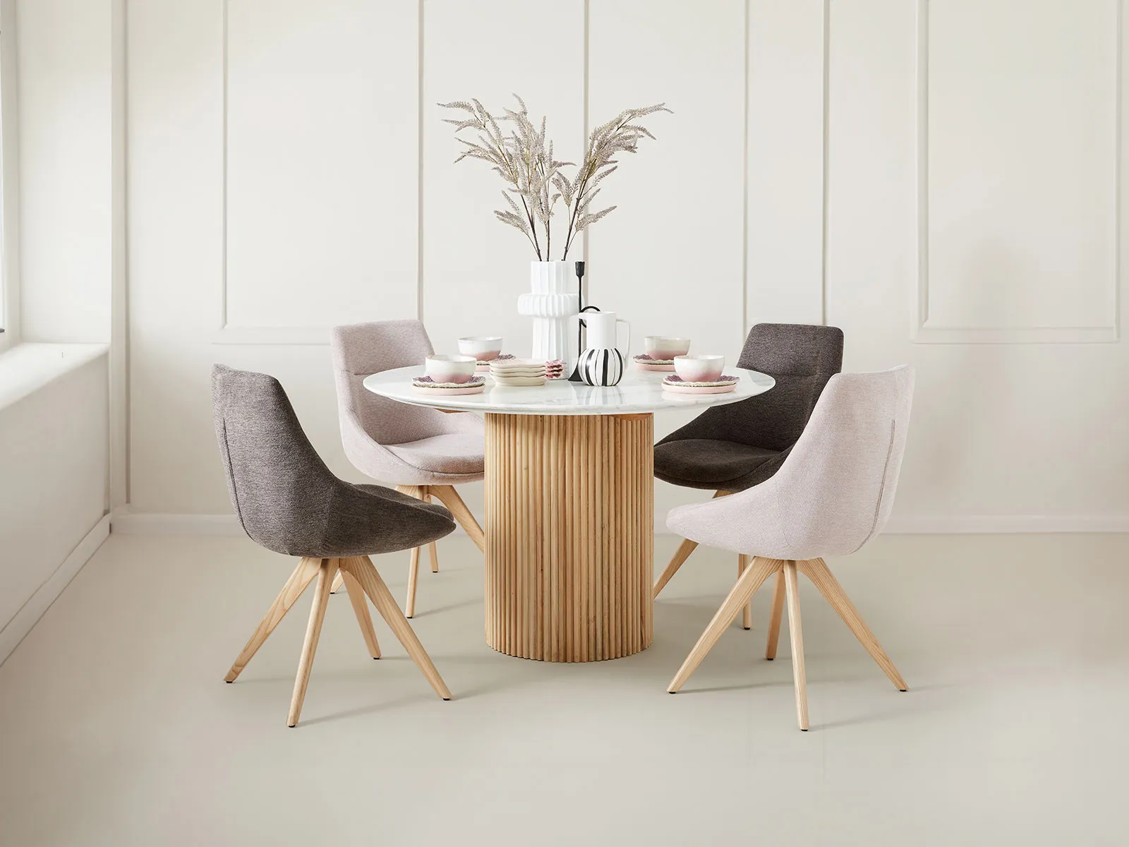 Dining Table & 4 Knox Chairs In Blossom