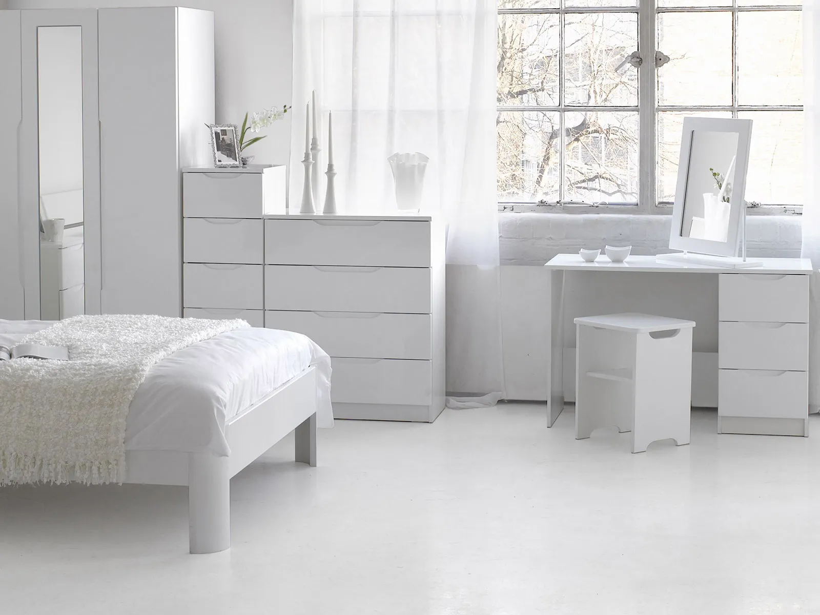Tall 5 Door Wardrobe With Mirror