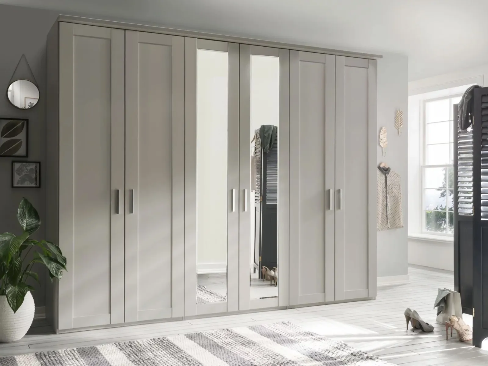 6 Door Wardrobe With 2 Centre Mirrored Doors