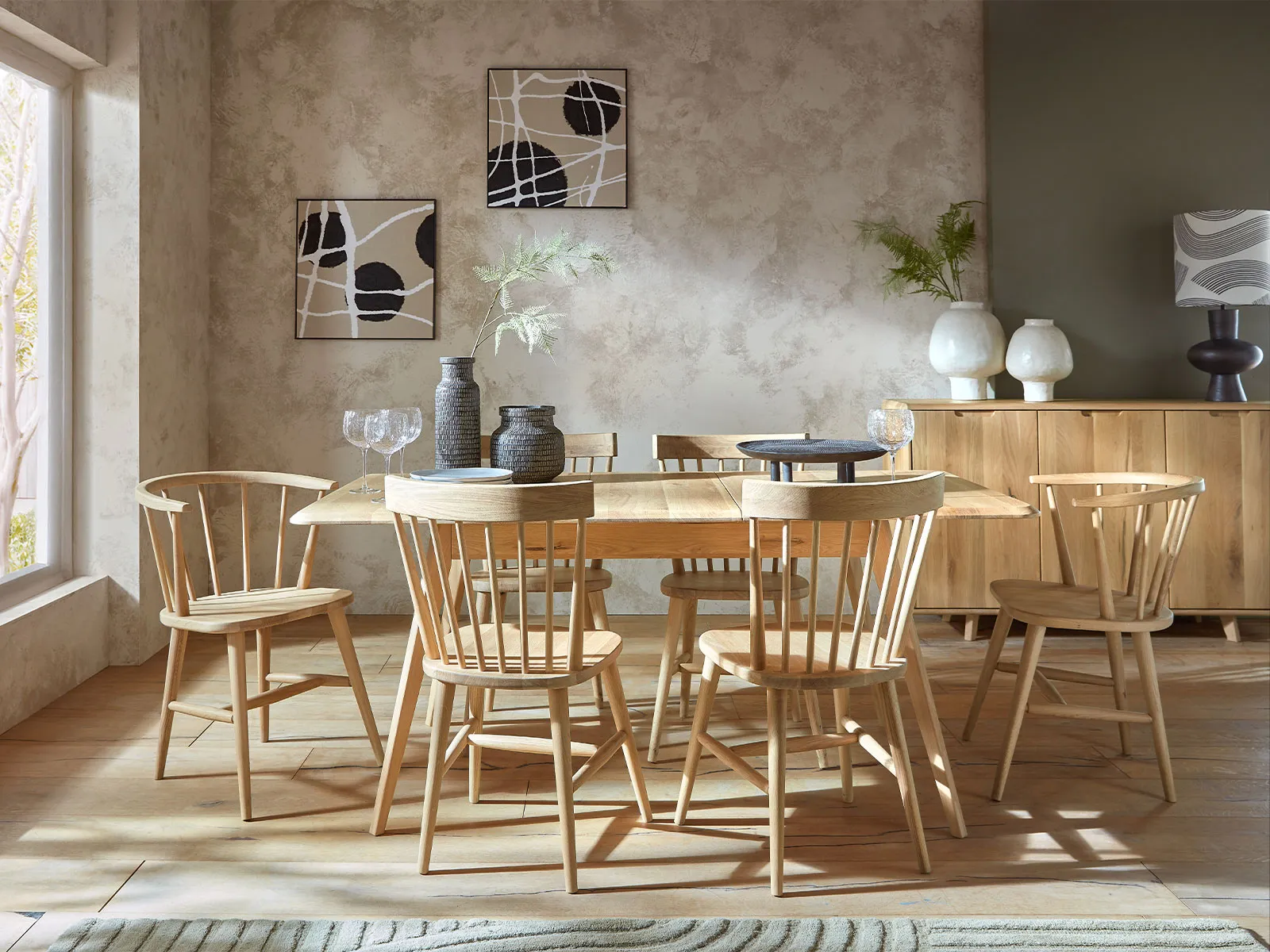 Extending Dining Table, 4 Dining Chairs & 2 Dining Armchairs in Oak