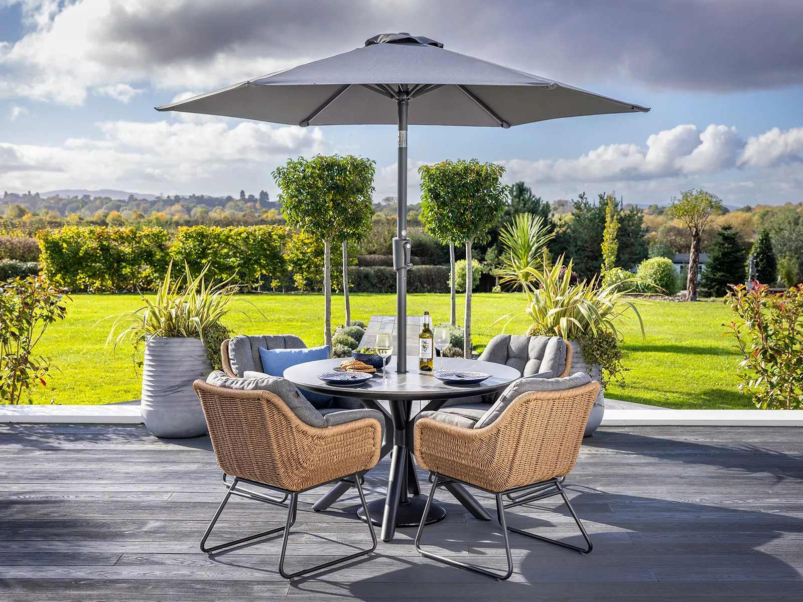 4 Seat Dining Set With Parasol And Base