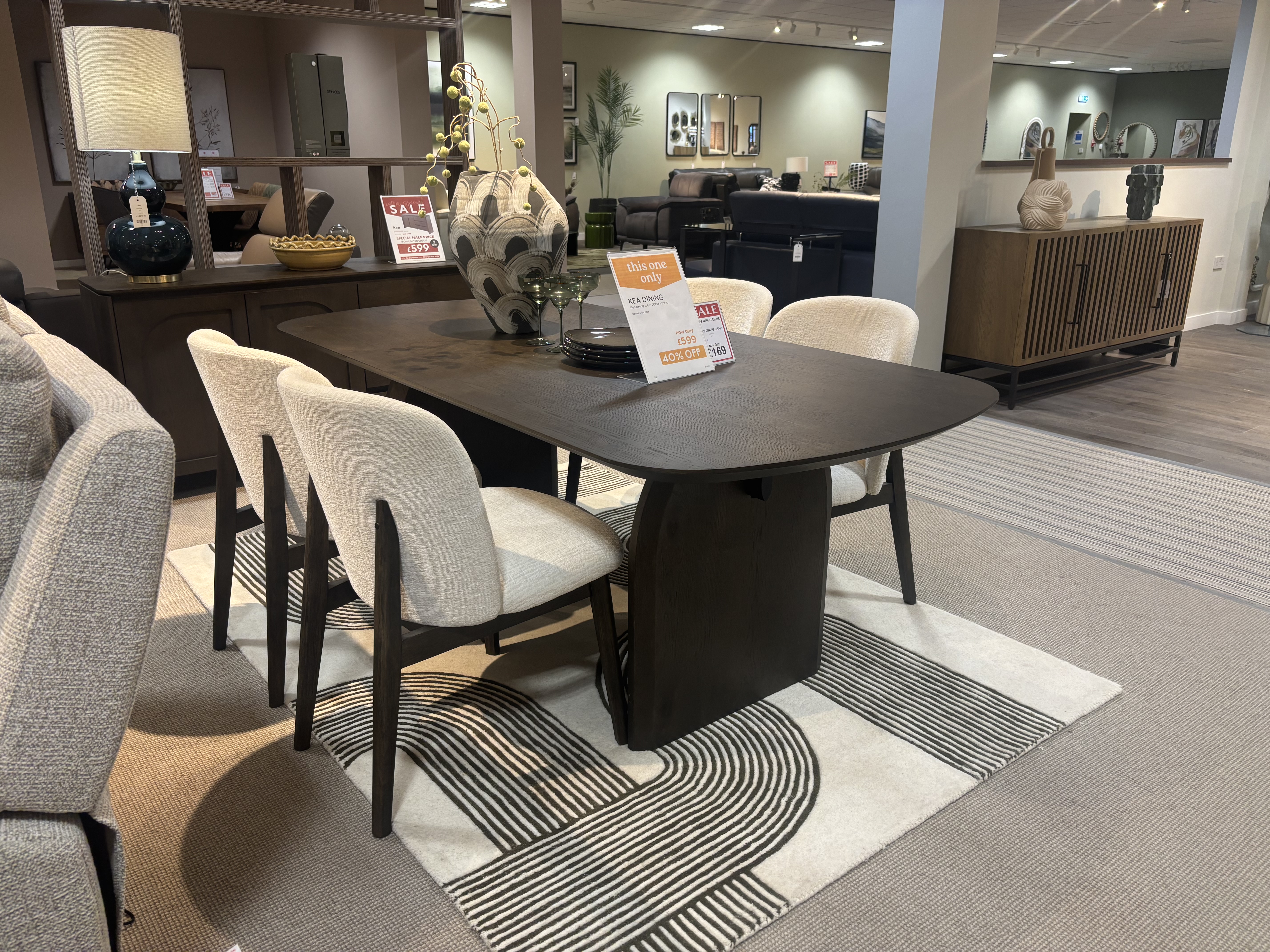Kea dining table